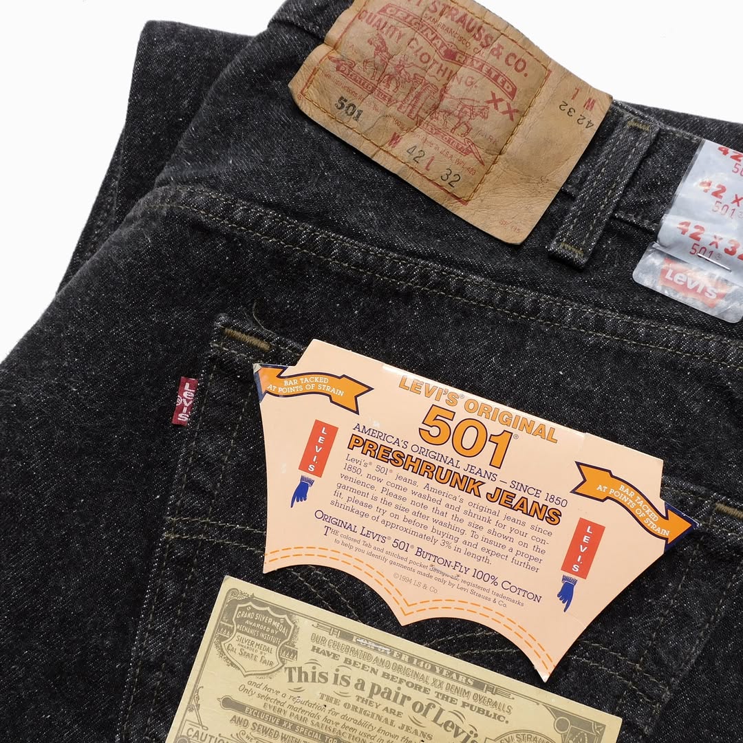 1990's Deadstock Levis® 501-0658 Black Denim made in USA – nest